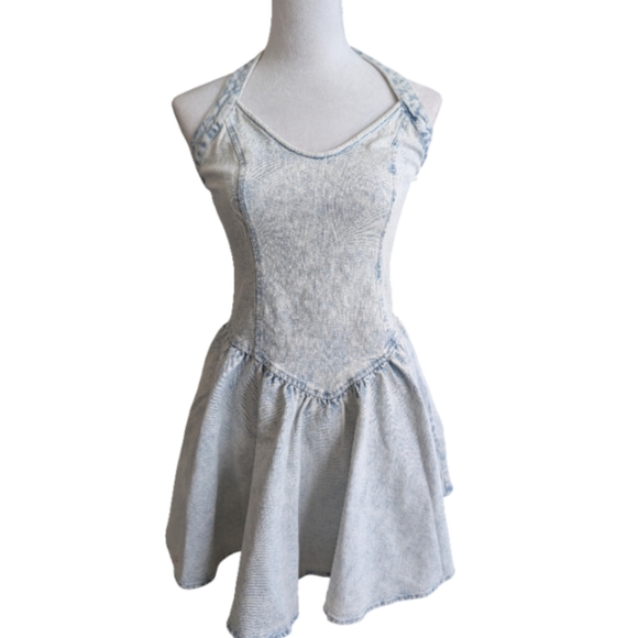 Steve Madden Yala Halter Denim Dress Stone Wash Blue Size 4 Mini Dress NWT - Picture 1 of 10